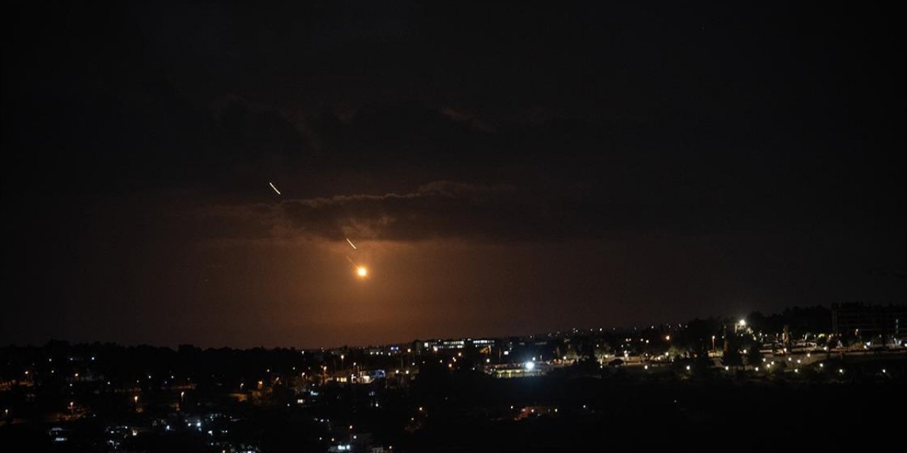 İran, İsrail'e Yönelik Füze Saldırısı Düzenledi