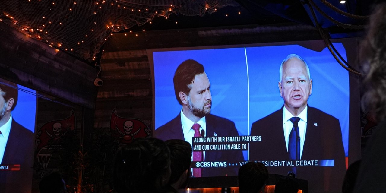 ABD'de Başkan Yardımcısı Adayları Walz İle Vance Canlı Yayında Kozlarını Paylaştı