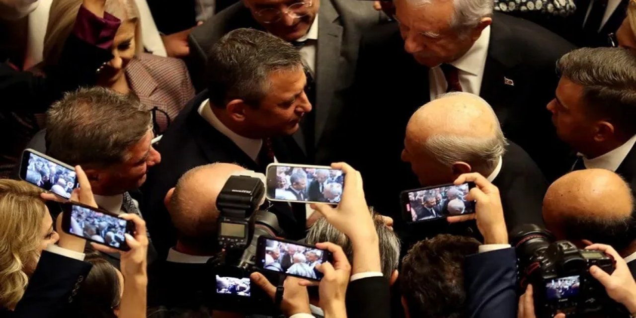 TBMM Açılış Resepsiyonunda MHP Lideri Bahçeli'den Özel'e: Birbirimizi Kırmıyoruz İnşallah, Üzülme