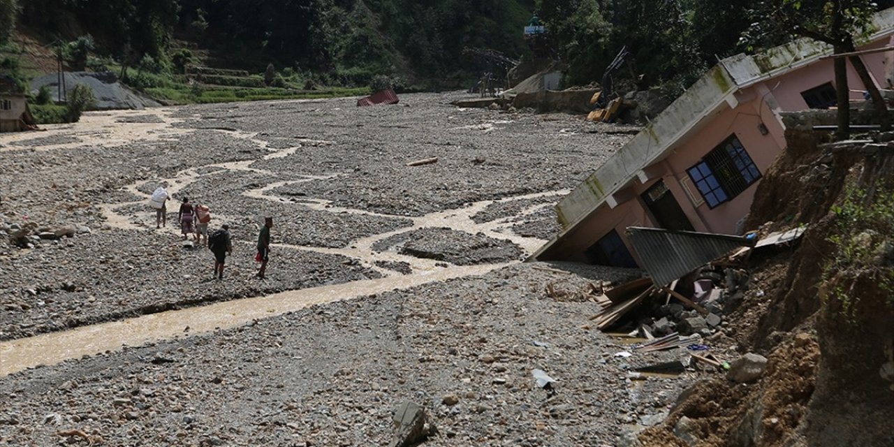 Nepal'deki Sel ve Toprak Kaymalarında Ölenlerin Sayısı 241'e Çıktı
