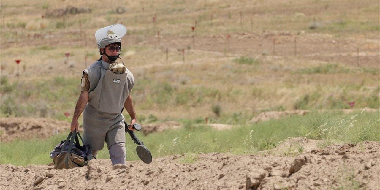 Azerbaycan, Ermenistan'ın Döşediği 158 Binden Fazla Mayın Ve Patlamamış Mühimmatı İmha Etti