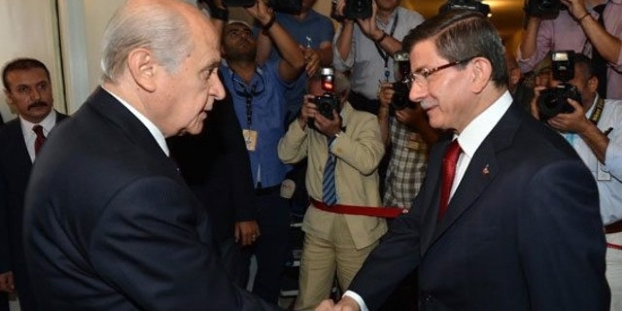 Devlet Bahçeli İle Ahmet Davutoğlu Arasında Gündem Olan Diyalog!