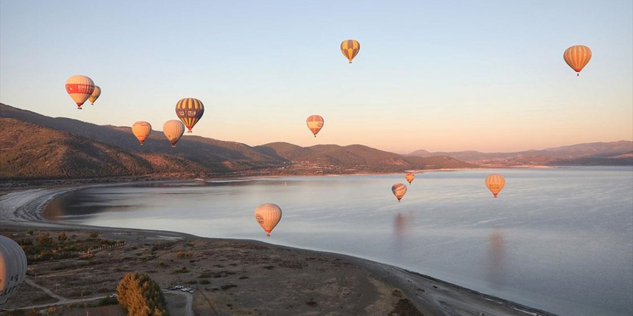 Salda Semaları Türsab Organizasyonundaki Sıcak Hava Balonlarıyla Süslendi