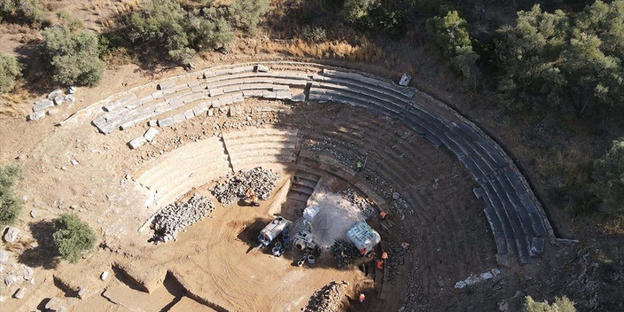 Euromos Antik Kenti'nin Tiyatrosu Ayağa Kaldırılıyor