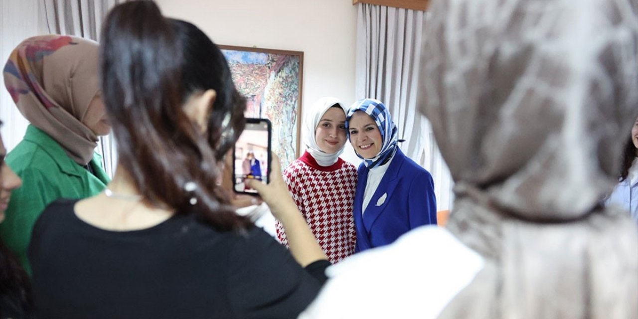 Bakan Göktaş, "11 Ekim Dünya Kız Çocukları Günü"nde Devlet Himayesindeki Kız Çocuklarıyla Buluştu