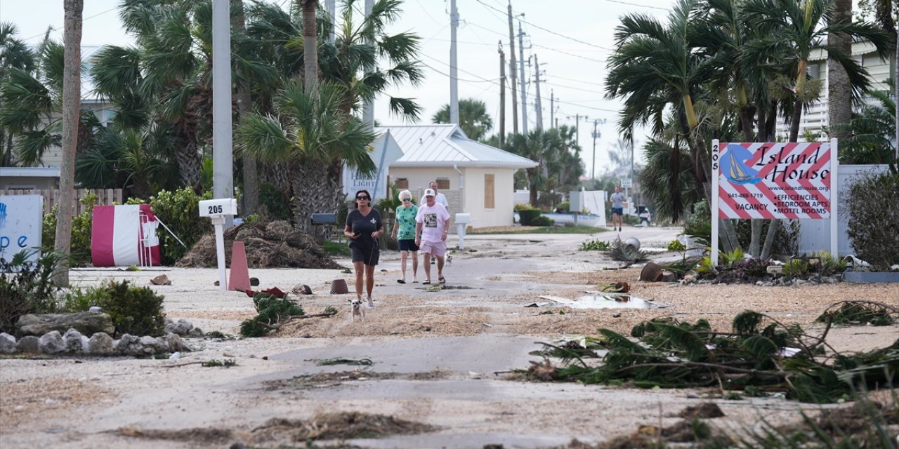 ABD'de Büyük Yıkıma Yol Açan Milton Kasırgası'nın Ardından Halk Evlerine Dönmeye Başladı