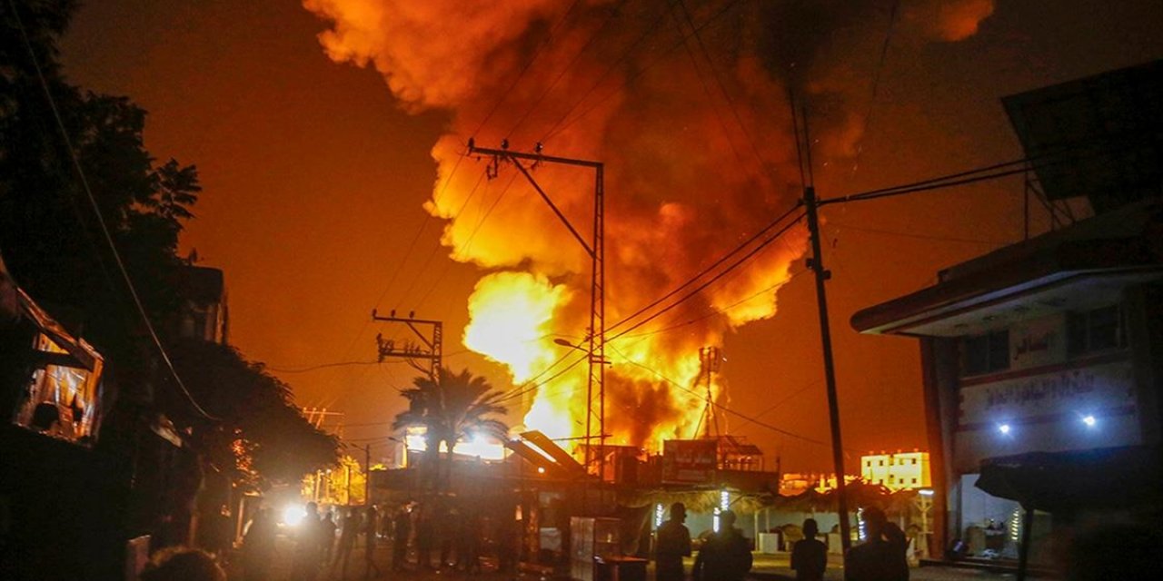 İsrail'in, Gazze'de Hastane Yerleşkesindeki Çadırları Bombalaması Sonucu 4 Filistinli Öldü