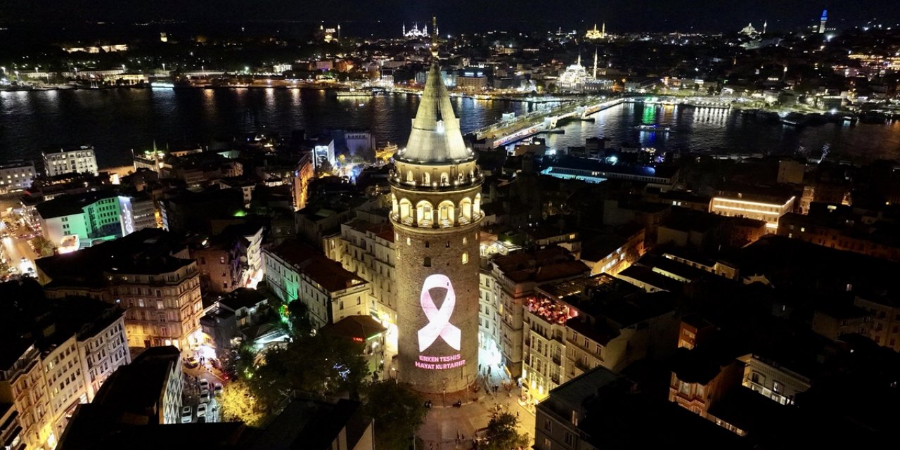 Galata Kulesi Meme Kanserine Dikkati Çekmek İçin Pembeye Büründü