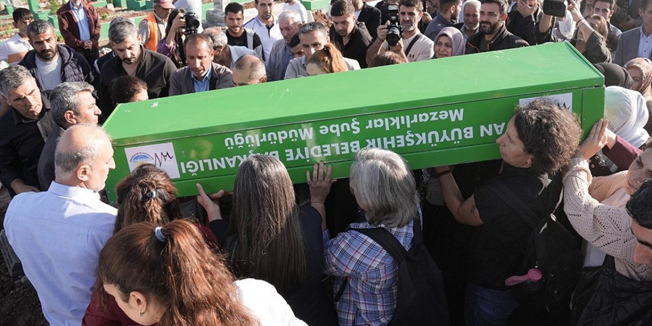 Van Gölü Kıyısında Cansız Bedeni Bulunan Rojin Kabaiş'ten Alınan Numuneler İstanbul'a Gönderildi