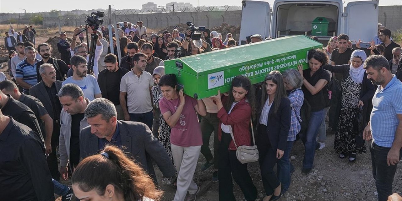 Üniversite Öğrencisi Rojin Kabaiş'in Cenazesi Diyarbakır'da Defnedildi