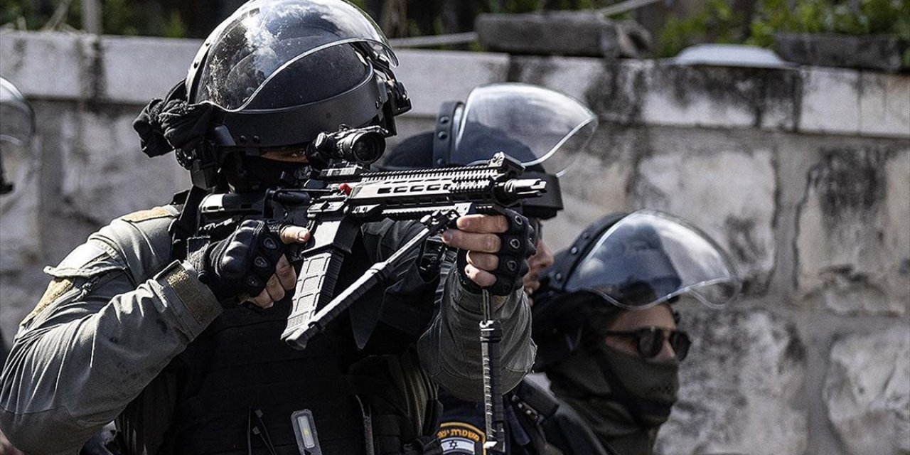 İsrail Askerleri Kudüs'te Kovaladığı Çocuklara Ateş Açarak Birini Yaraladı