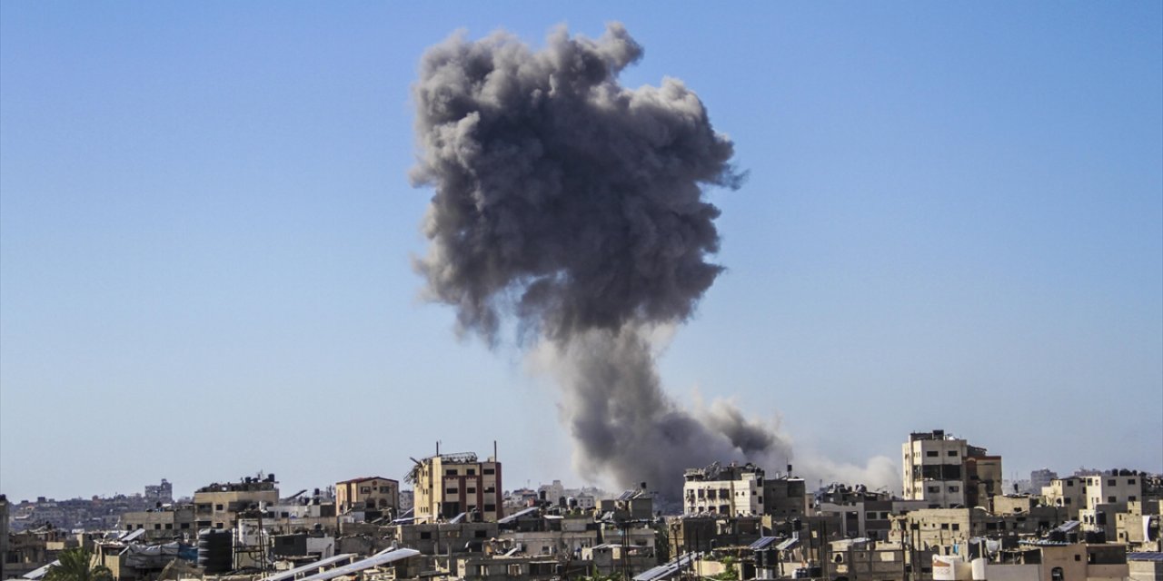 İsrail'in Gazze'de Bir Eve Düzenlediği Hava Saldırısında 5 Filistinli Öldü