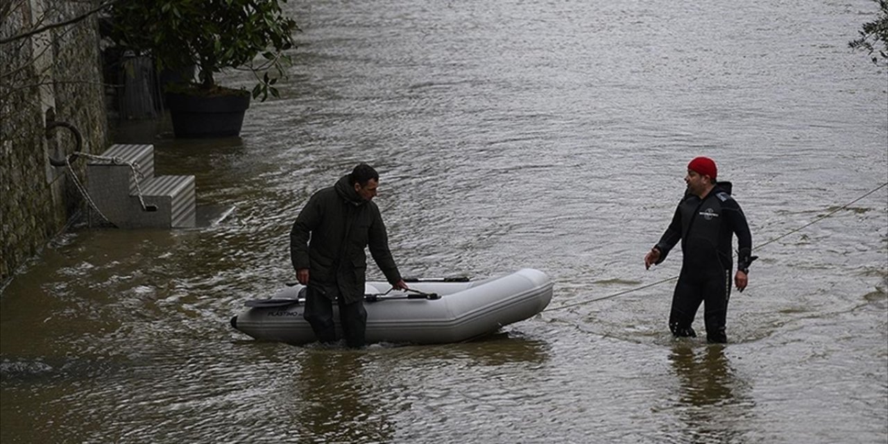 Fransa'nın Güneyindeki 6 İlde Şiddetli Yağış Ve Sel Nedeniyle "Kırmızı Alarm" Verildi