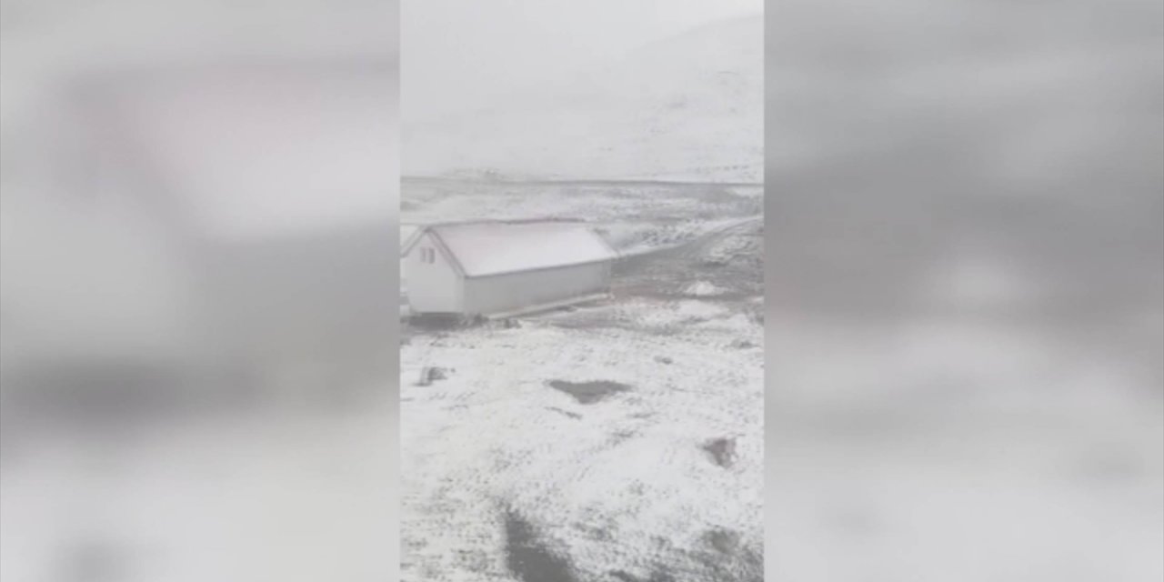 Kars'ın Yüksek Kesimlerinde Kar Yağışı Etkili Oldu