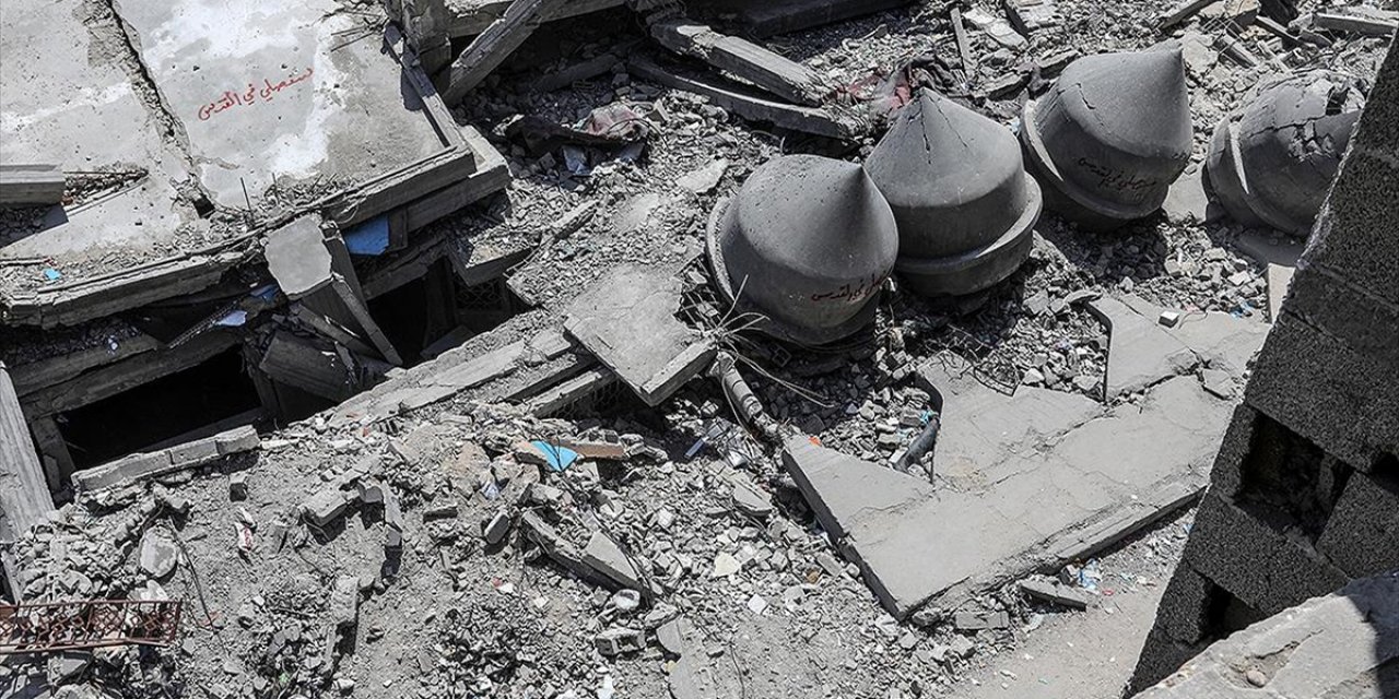 İsrail Ordusu, Gazze'de 2 Cami ve Bir Okulu Hava Saldırılarıyla Bombaladı