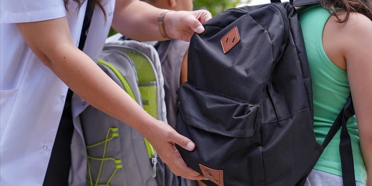 Ağır Çanta Taşıyan Öğrencilerde Sırt Ve Bel Ağrısı Riski Artıyor