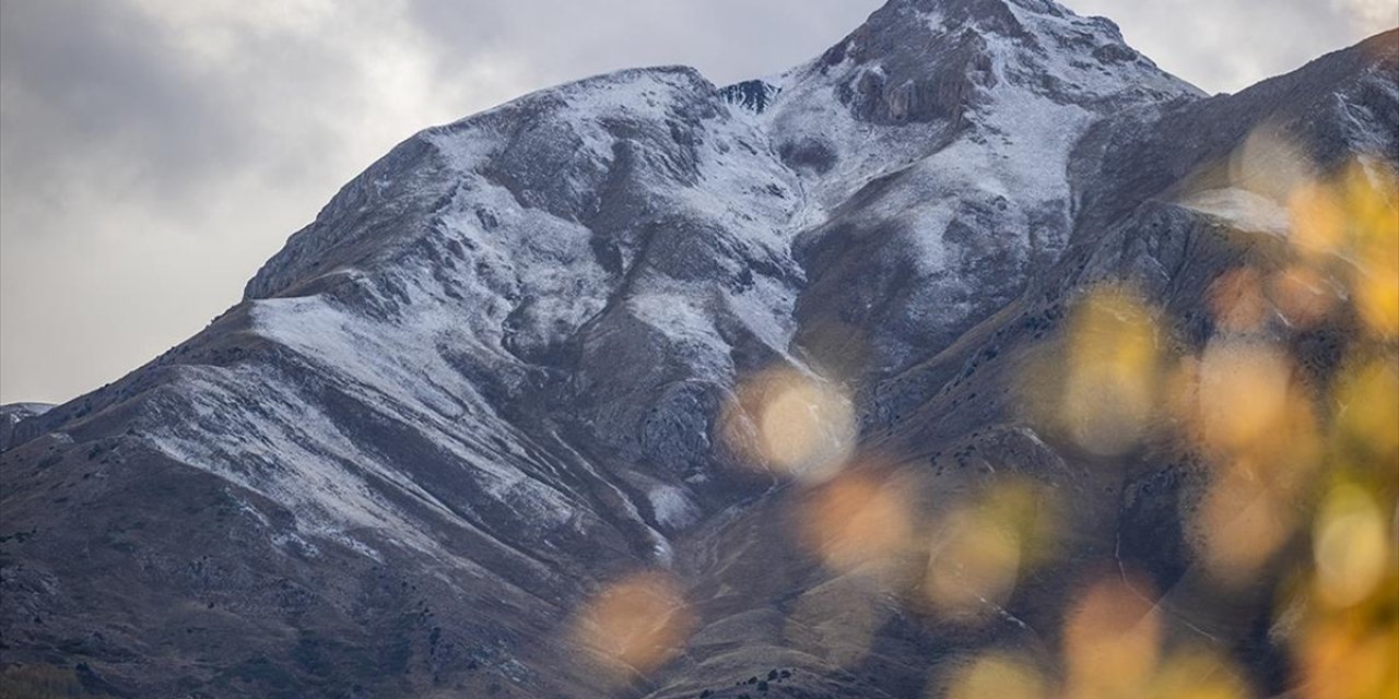 Tunceli'de 3 Bin Rakımlı Zirvelere Kar Yağdı