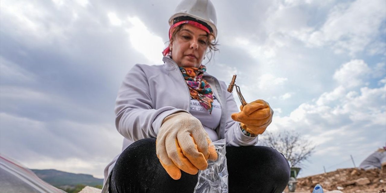 Malatyalı Ev Kadını Diyarbakır'ın Ücra Köşesindeki Kazıda Gönüllü İz Sürüyor