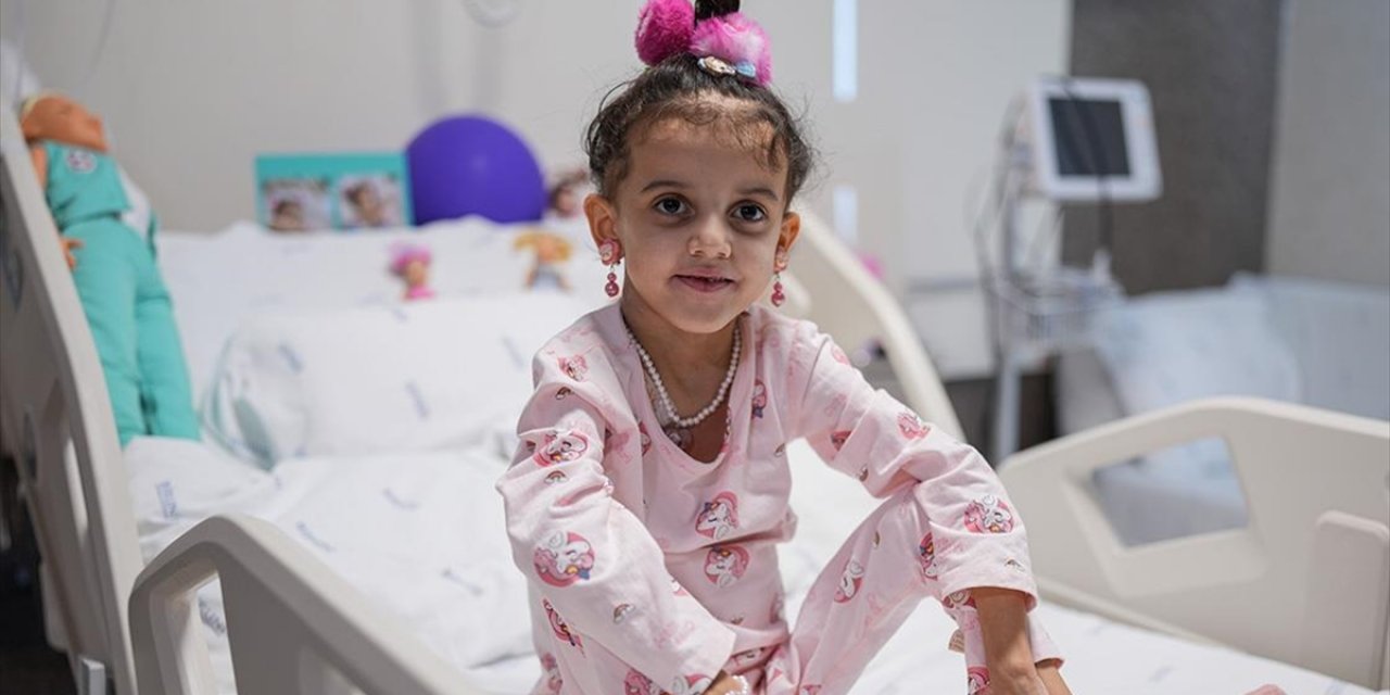 Kosova'da "Yaşama Şansı Yok" Denilen Küçük Kız, Babasının Böbreğiyle Türkiye'de Sağlığına Kavuştu