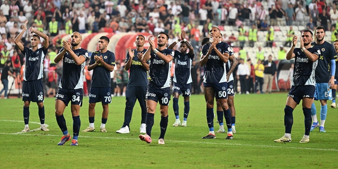 Fenerbahçe, UEFA Avrupa Ligi'nde Yarın Manchester United'ı Ağırlayacak