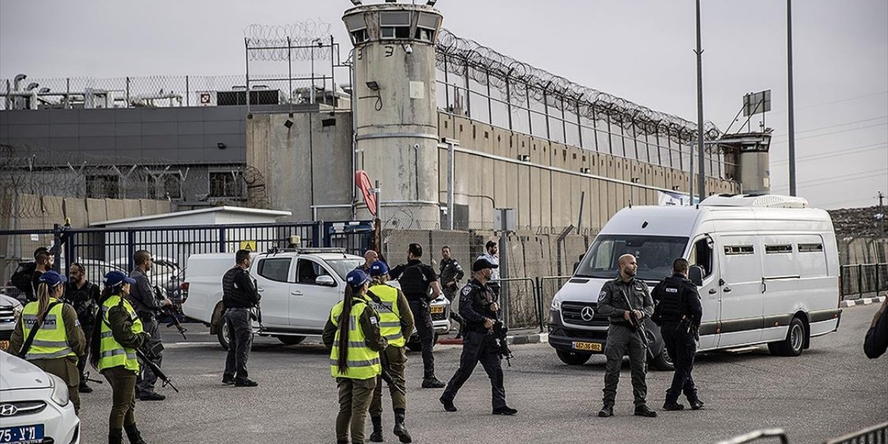 İsrail Hapishanelerindeki Filistinlilerin Sayısı Bir Yılda İki Kat Artarak 10 Bini Geçti