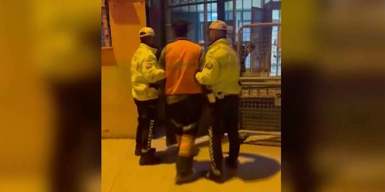 Pendik'te Kaldırımda Yürüyen Anne ve Çocuğunun Üzerine Çimento Harcı Döken 2 Sürücüye Para Cezası