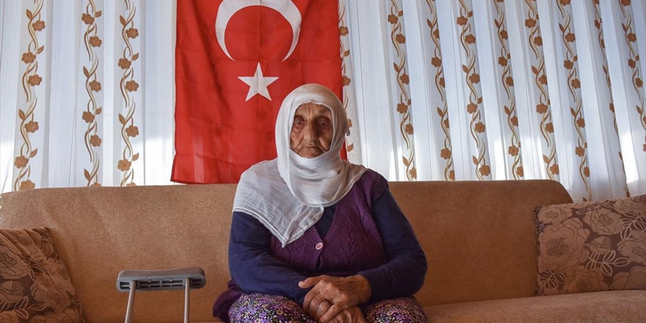 Asırlık Çınar Güllü Nine, Cumhuriyet'in 101. Yılına Şahitlik Ediyor