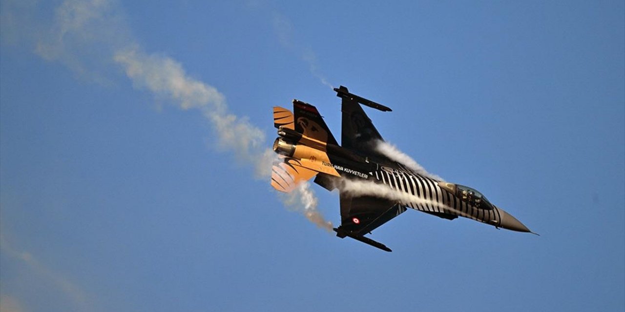 Solotürk'ten İstanbul Semalarında Selamlama Uçuşu