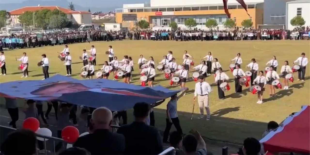 29 Ekim Töreninde Tepki Çeken Görüntü!