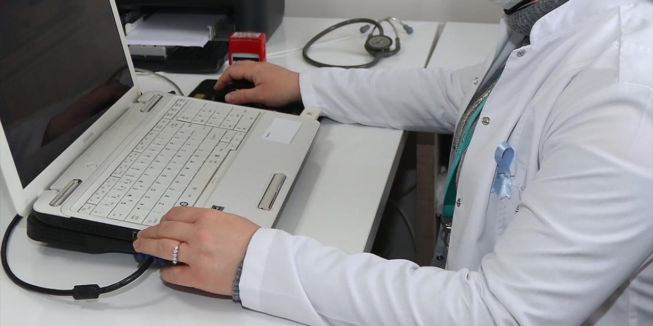 Aile Hekimi Başına Düşen Nüfus 3 Bin 500'e İndirildi, Hekimler Lohusaları da Takip Edecek