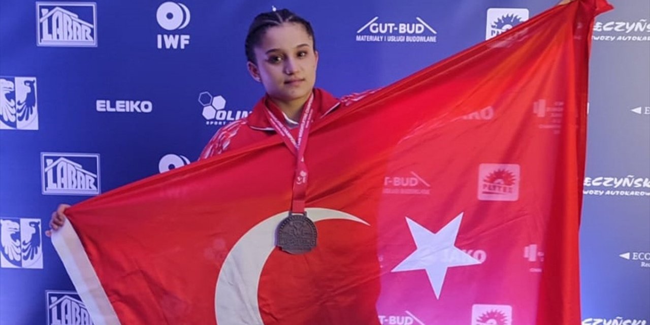 Milli Halterci Medine Saime Balaban'dan Avrupa Şampiyonası'nda Bronz Madalya