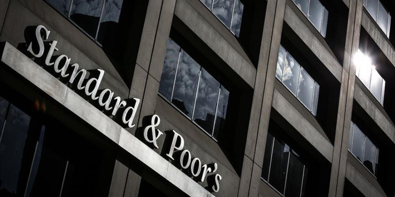 S&P, Türkiye'nin Kredi Notunu Yükseltti