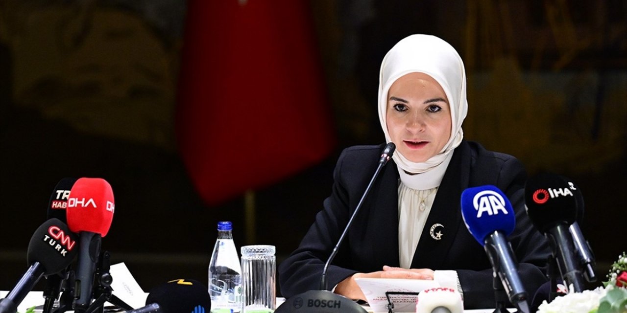 Bakan Göktaş, Sosyal Paylaşım Sitesi Temsilcilerini "Şiddet İçeren Yayınlar" Konusunda Uyardı