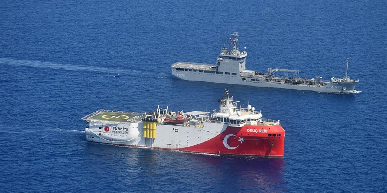 Somali Deniz Görev Grubu, Oruç Reis Araştırma Gemisi'ne Refakat Etti