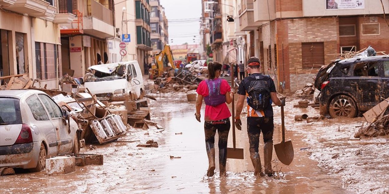 İspanya'da Şiddetli Yağış Katalonya Bölgesini De Vurdu