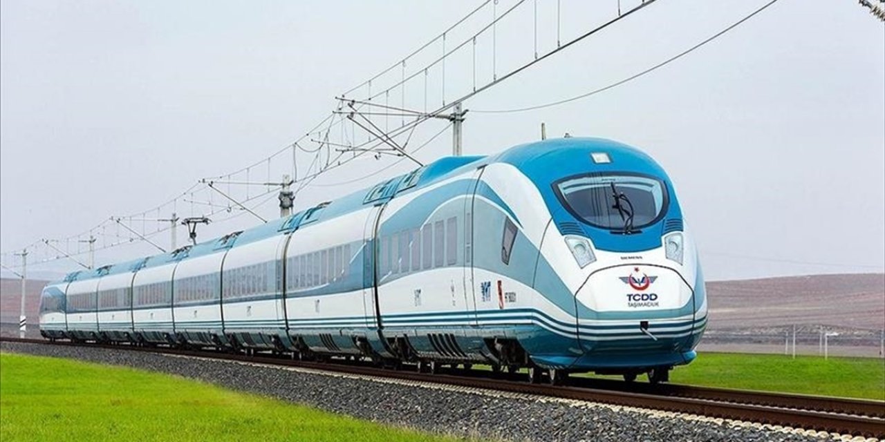 Türkiye'de Demir Yolu Hat Uzunluğu 2025'te 14 Bin Kilometreyi Aşacak
