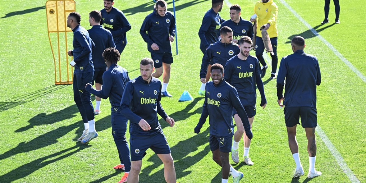 Fenerbahçe'nin Az Alkmaar Maçı Kadrosu Açıklandı