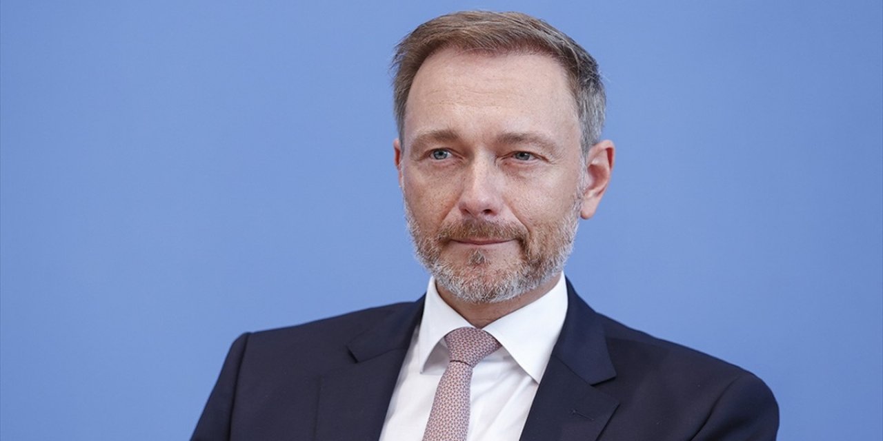 Almanya'da Koalisyon Ortağı FDP, Tüm Bakanlarını Hükümetten Çekme Kararı Aldı