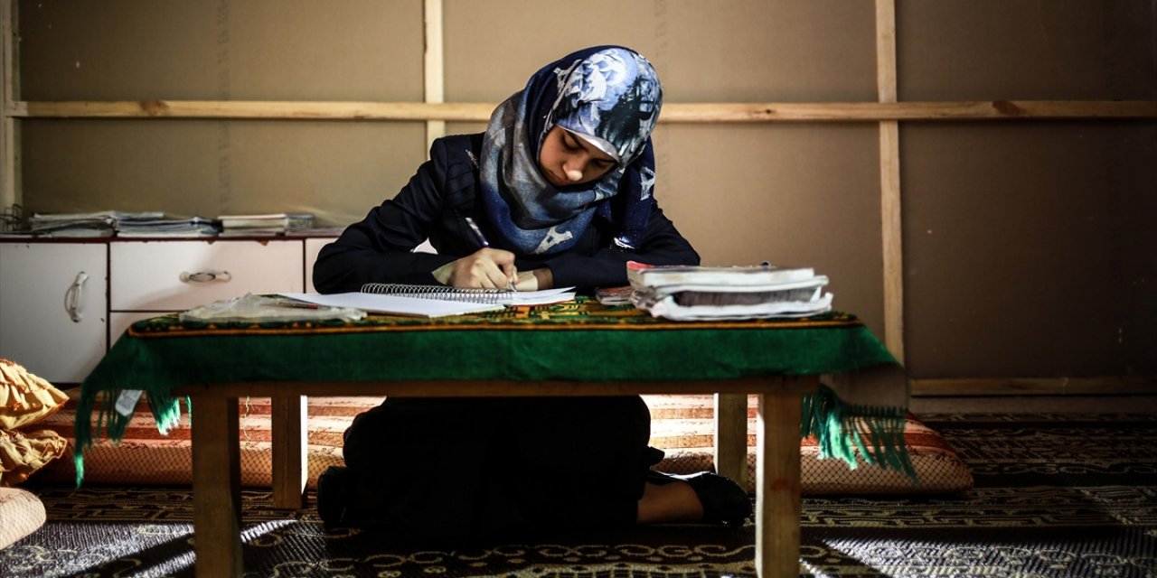 Gazze'deki Üniversite Öğrencileri Eğitimlerini Tamamlayabilmek İçin Sınır Kapılarının Açılmasını İstiyor