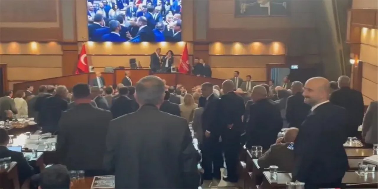 İBB Meclisi'nde Büyük Kavga!