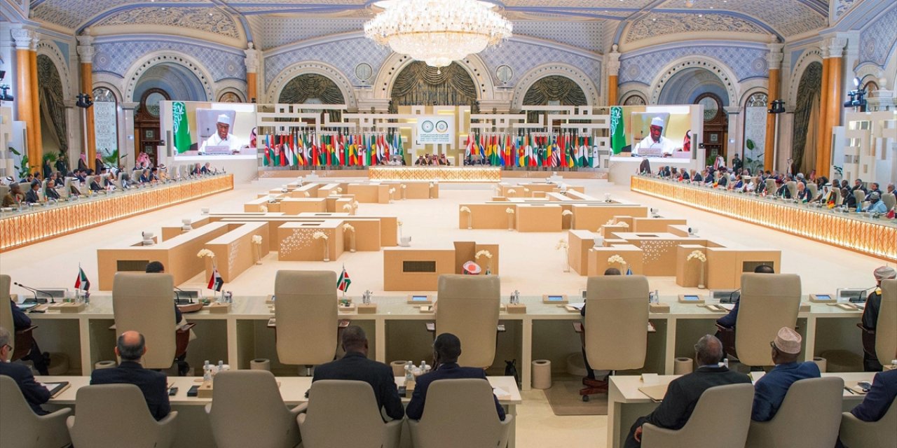 İslam İşbirliği Teşkilatı-Arap Birliği Zirvesi, BMGK'ya Gazze'de Ateşkes İçin Bağlayıcı Karar Alma Çağrısı Yaptı