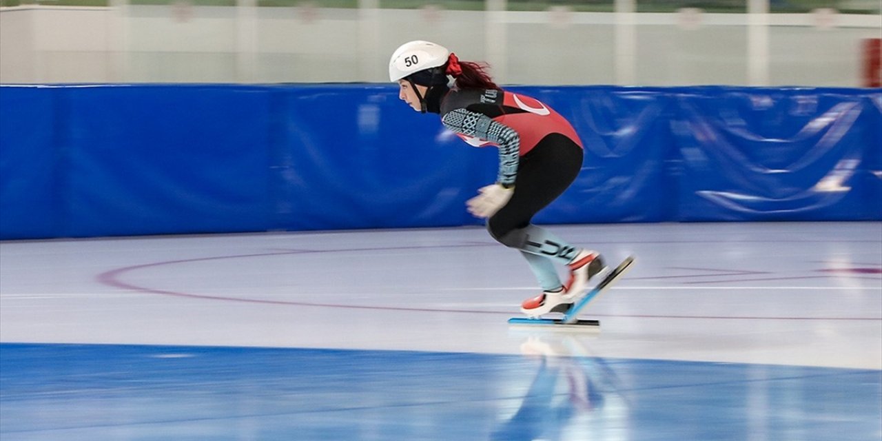 Milli Buz Patenci Derya Karadağ, İtalya'da Türkiye Rekoru Kırdı