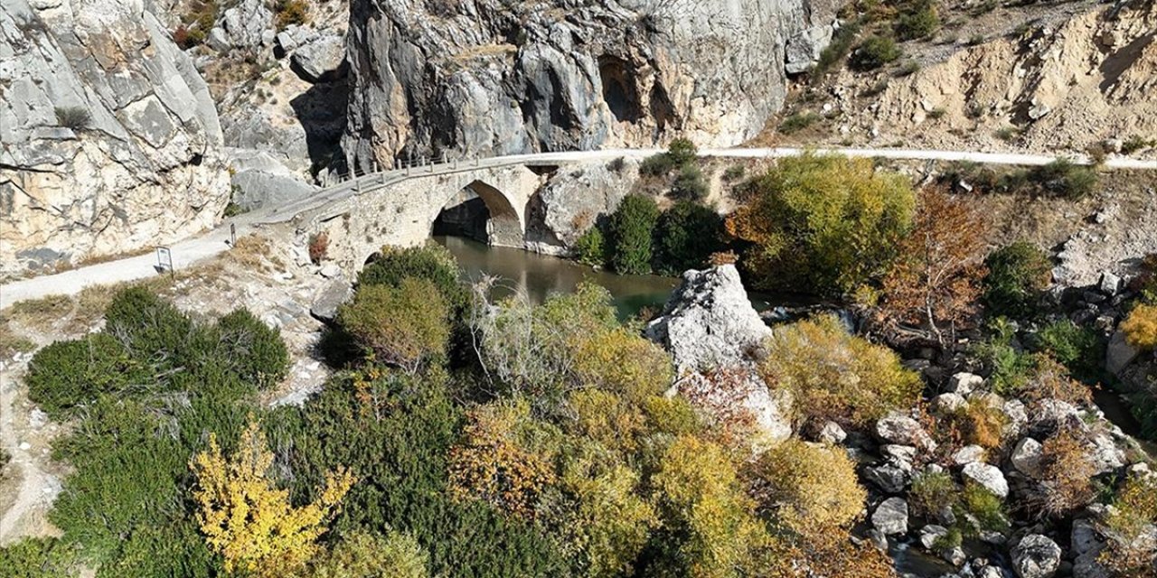 Nemrut Dağı Eteklerinde Sonbahar Renkleri Hakim Oldu