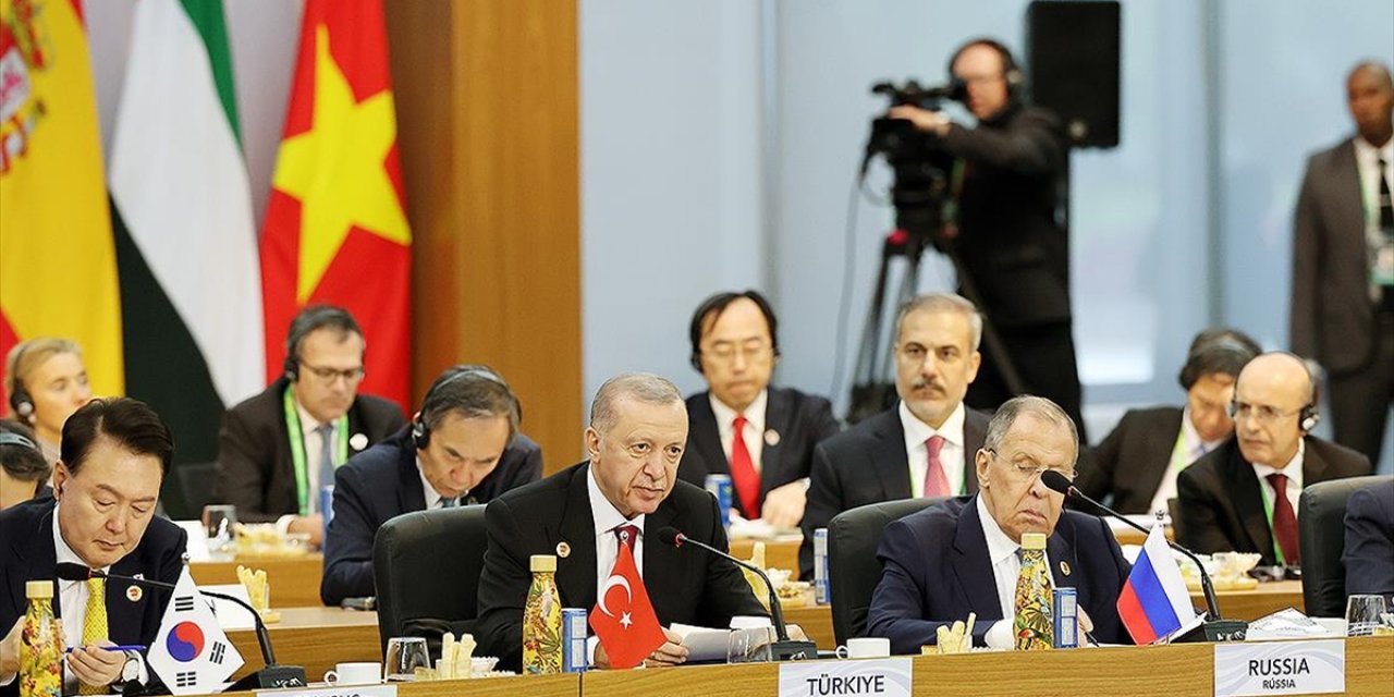 G20 Zirvesi'nde Sosyal Kapsayıcılık İle Açlık ve Yoksullukla Mücadele Oturumu'na Katıldı