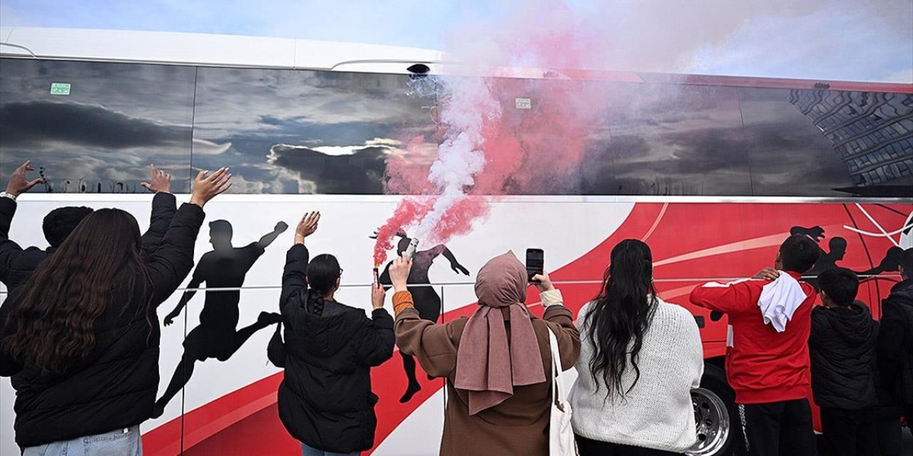 A Milli Futbol Takımı, Karadağ'a Gitti