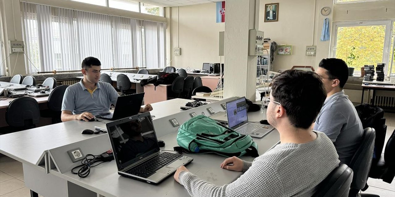 Üniversitelilerden Uçaklar İçin Yapay Zeka Destekli Güvenlik Sistemi