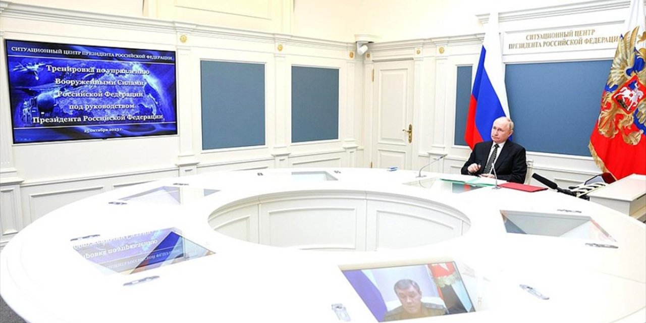 Putin, Ülkesine Yönelik Balistik Füze Saldırısı Durumunda "Nükleer Yanıt" Doktrinini Onayladı