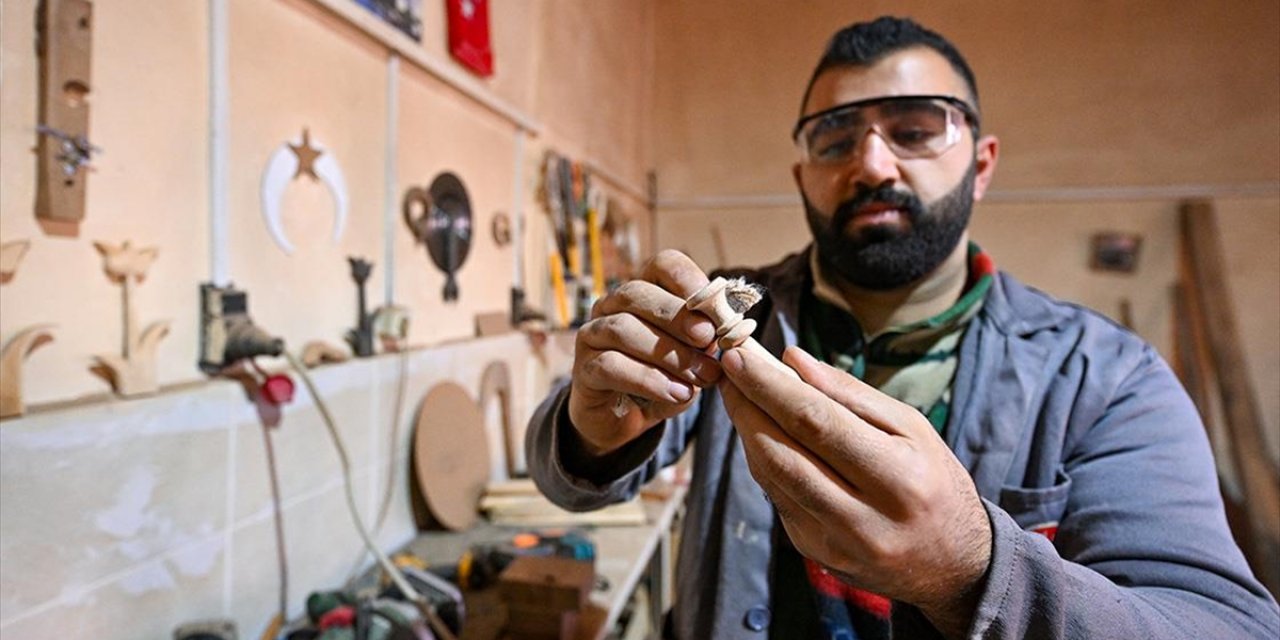 Kuruyan Ceviz Ağaçlarını Satranç Takımına Dönüştürüyor