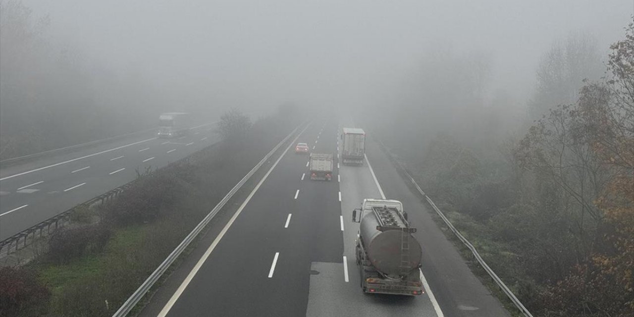 Anadolu Otoyolu ve D-100 Kara Yolunda Sis Ulaşımı Yavaşlattı