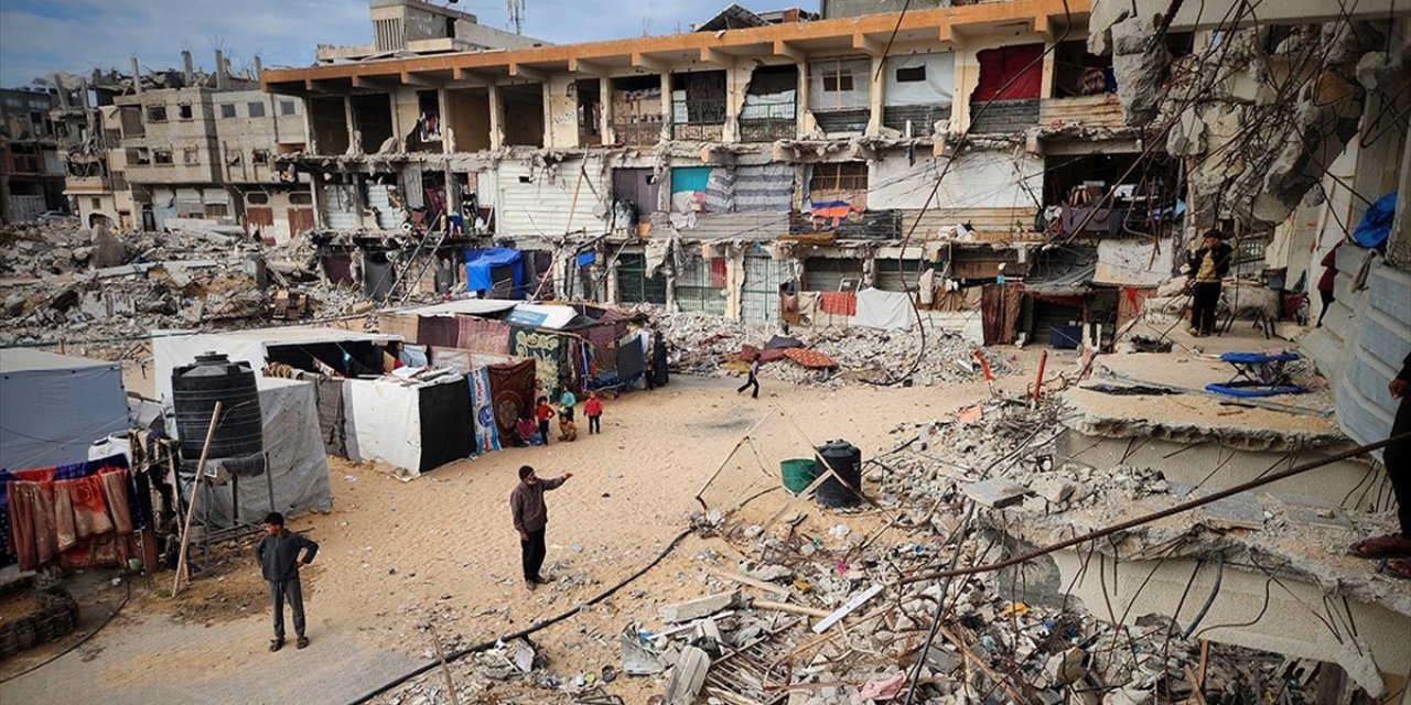 İsrail'in 411 Gündür Saldırılarını Sürdürdüğü Gazze'de Can Kaybı 43 Bin 985'e Yükseldi